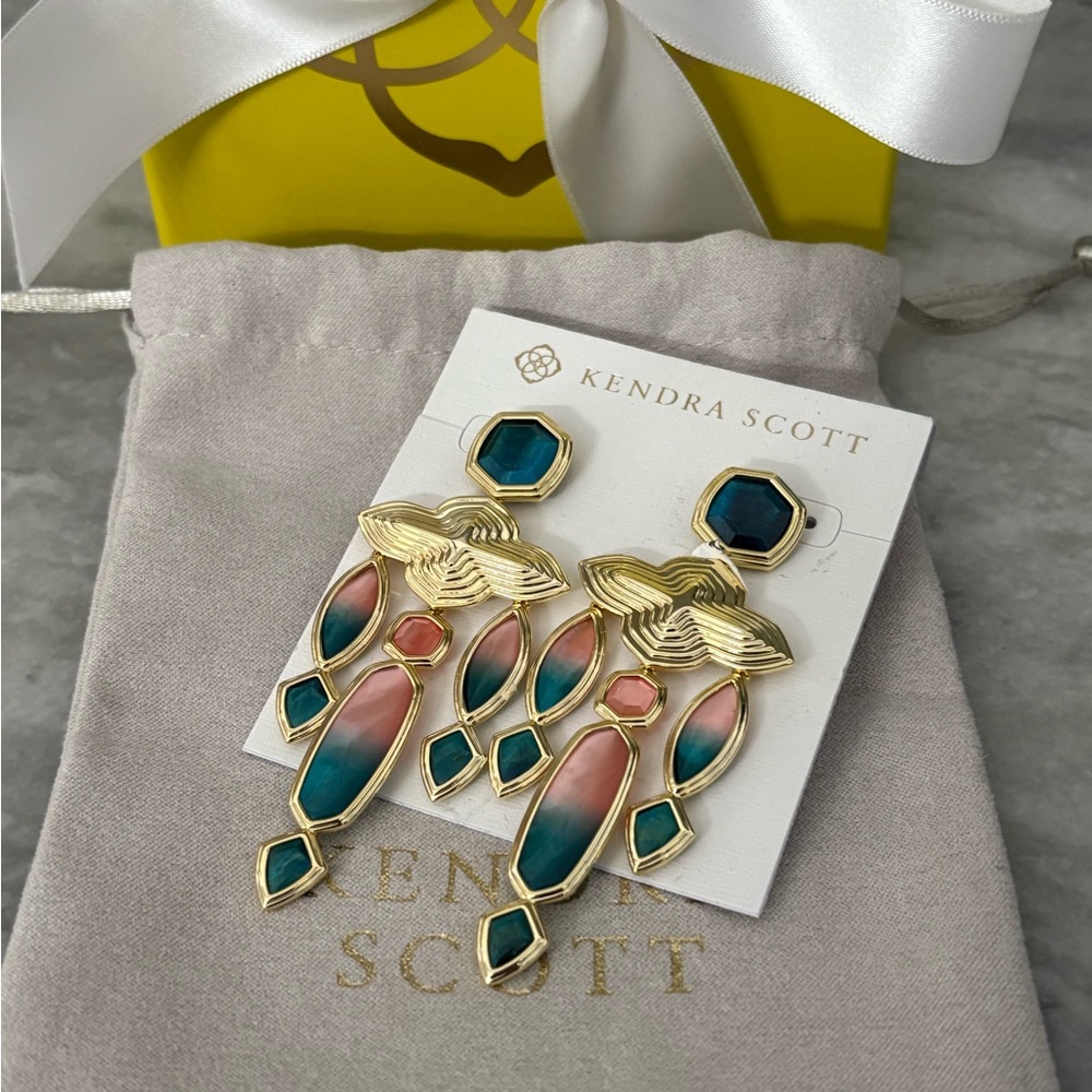 NWT! Kendra Scott Monica Gold Statement Earrings - Picture 2 of 6